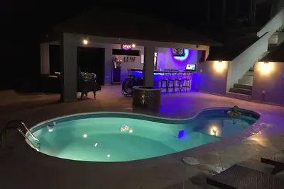 Image de Cozy studio with private Pool and Bar modern amentities perfect for relaxation.
