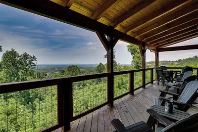 Image de Spacious Cabin with Year-Round Mountain Vistas