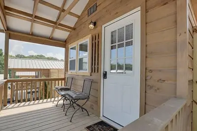 Image de Cozy Lakeside Cabin w/ Hot Tub & Fire Pit