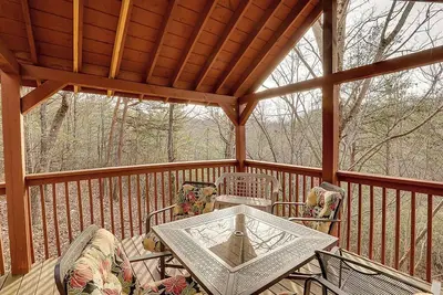Image de Inviting Mountain Cabin w/ Hot Tub