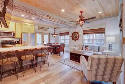 Image de Awesome Lighthouse Lake House on Greers Ferry Lake with private beach