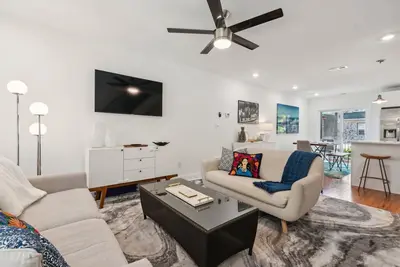 Image de 2br Family Retreat – Safe, Comfortable & Fun