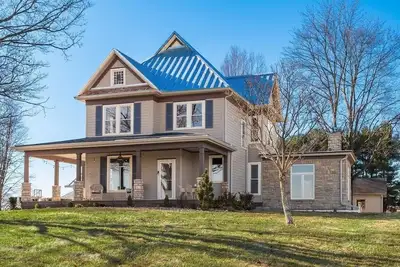 Image de Stunning Farmhouse with Heated Pool & Hot Tub & Pickleball Court!
