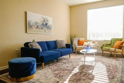 Image de Cozy 2-Br Home Near Disneyland (Pool+Hot Tub+Gym)