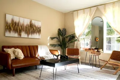 Image de Spacious 2-Br Apt Near Disneyland Pool+Hot Tub+Gym