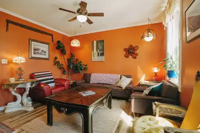Image de Pink Door Loft - Conveniently located in the downtown district of Manitowoc