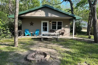 Image de Lakeside Cabin 2 - Perfect Retreat at Enriched Cabins & Resort on Lake Delhi