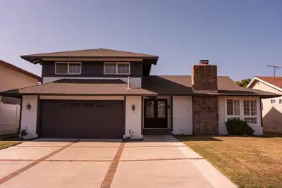 Image de Home away from home near Disneyland, Knott's Berry Farm, the beach, La!