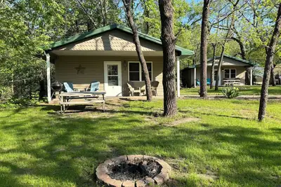 Image de Lakeside Cabin 3: Perfect Retreat at Enriched Cabins & Resort on Lake Delhi