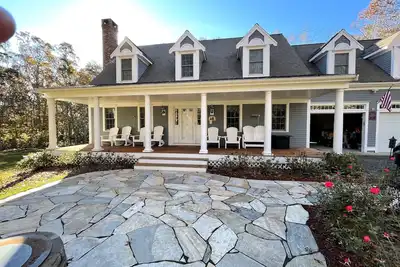 Image de Amazing private 4 bdr 3. 5 bth home. Private association beach, central Ac, fire