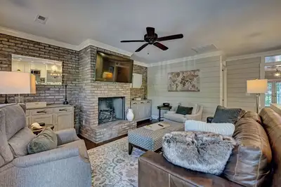 Image de Highlands Loft on Main Street Highlands!