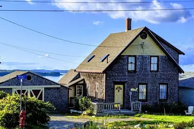 Image de Whale Ledge Cottage - In the heart of Lubec with Amazing Waterviews!