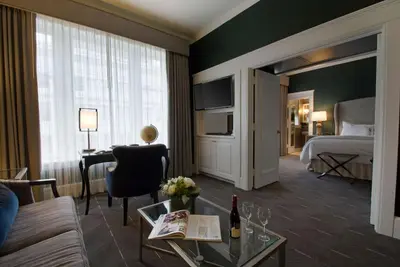 Image de Parlor Suite | Signature Amenities + 24-Hour Gym