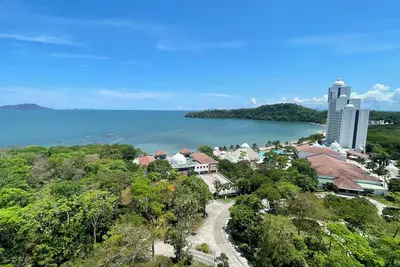 12b - Cozy Apartment with Stunning Ocean View