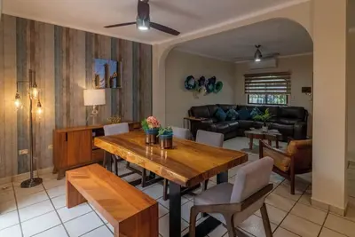 Image de Casa Amplia, a Solo 3 Minutos del Malecón, a dos Cuadras de Super Mercados