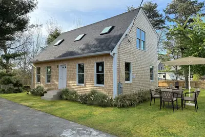 Image de Brand New Four Bedroom Home Near Beach and Town