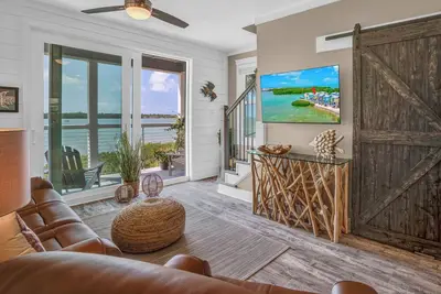 Image de 2 Homes at Ocean Breeze Paradise \/ Boat Slip \/ Ocean View \/  Pool \/ Rooftop Deck