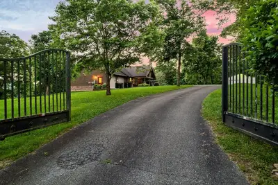 Image de Epic Yard, Game And Movie Rooms, Bball!