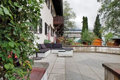 Image de Maison de vacances 'Alpina Haus' avec vue sur les montagnes, terrasse privée et Wi-Fi
