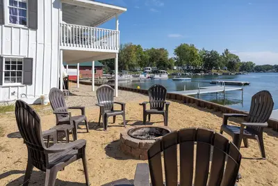 Image de Iconic Lakehouse - Ivy Lodge - on Pine Lake
