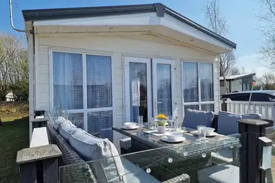 Ladybird Lodge, pet friendly, with pool in Carnforth
