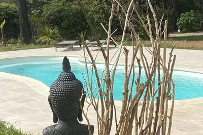 Image de Appartement Privé  Aile de Villa Terrain 4300 m2 Clos et Arboré au Calme Absolu