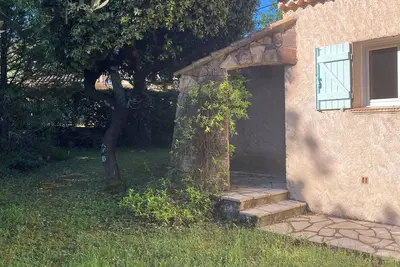 Image de Villa Dans Quartier Calme! Ilot de Verdure Avec Piscine et Pétanque