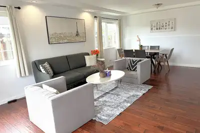 Image de Cozy 4 bedroom in Fremont with free Parking & WiFI & Great location