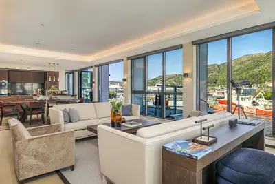 Image de Exquisite 2br. apt. , impeccable standard, panoramic views of Bergen harbor.