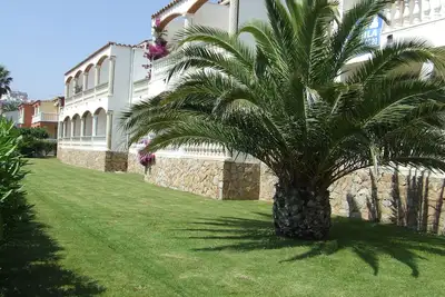 Image de Vista Bahia 23 - Apartamento en primera lĂnea de mar a pocos metros del centro de Empuriabrava con aparcamiento.