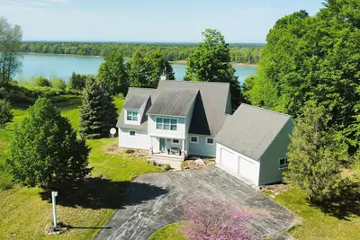 Image de Sandhill House - Large and Spectacular Lakefront Home with Water Toys!