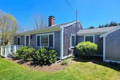 Image de Renovated 2bd--Central Air, Deck, Enclosed Outdoor Shower, Close to Great Pond & Bike Trail