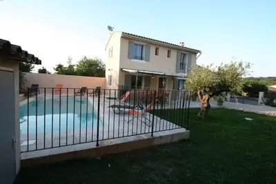 Image de Villa Familiale et Paisible avec Piscine/Jardin dans Apt en Luberon