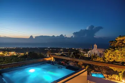 Image de Prive by Noelia Suites | Sunset View |Hot Tub-2Pax