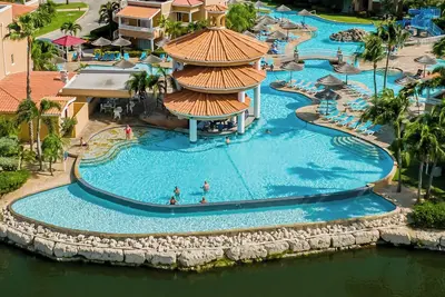 Image de Luxurious 4 Br condo *walking dist. to Beach*