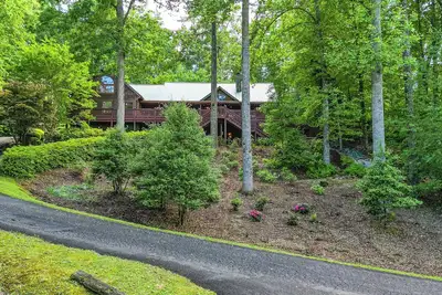 Image de Stunning 6 Bedroom Lodge Style Home - Sleeps 14