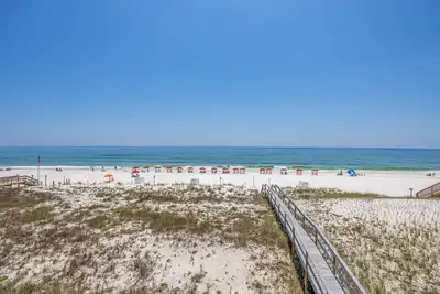 Image de Newest Gulf Front Listing For A Stellar Vacay At The Big Easy Breezy!
