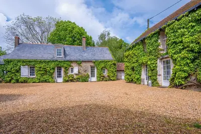 Image de Propriété au Calme Avec Piscine au Coeur de L'anjou! Idéale Pour les Familles