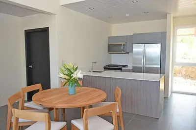 Image de 3 Bedroom Apartment, Balcony, Sol 08