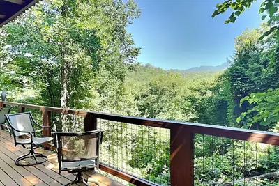 Image de A Beautiful View | Wrap-Around Deck, Hot Tub, Game Room + Fire Pit!
