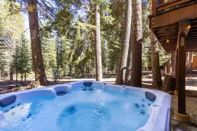 Image de Family Retreat w/ Games, Hot Tub, 2 Bunk Rooms, Desk & Ev Charger | Near Skiing