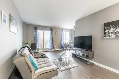 Image de Glenview West Apt with Patio - Near Downtown!