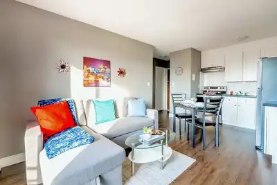 Image de Near Downtown - Glenview West Apartment w Patio