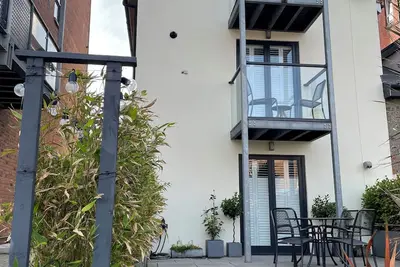 Image de Retro Styled Retreat, Sea Views & Free Parking with Ev Charger