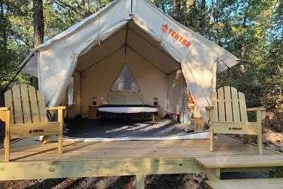 Image de Leaning Tree Woods Glampsite. Isolated area near Grand Lake.