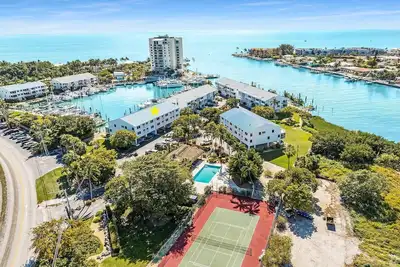 Image de 3/3 completely upgraded, Bonefish Yacht Club Retreat w. ocean views, tiki & pool