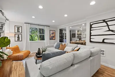 Image de Modern & Stylish Bellevue Basement Suite - Spacious & Cozy Stay Urban Oasis