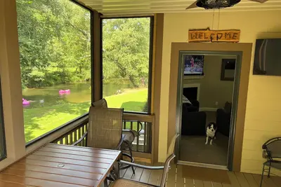 Image de Walk to everything, directly on the Chattahoochee River, in Alpine Helen, Ga