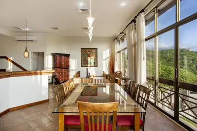 Image de Wisdom House Vibrant Paradise at Villa Sol Resort