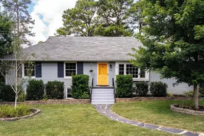 Image de Beautifully Updated Forest Hill Rancher- Whole House